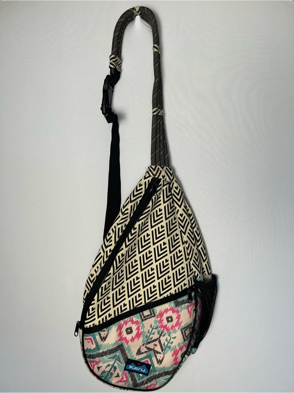Kavu Paxton Rope Sling Bag Crossbody Pockets Multiprint Geo Aztec Travel